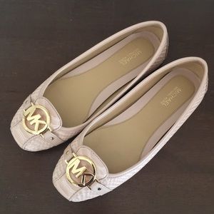 MICHAEL KORS Women's Shoes 6.5M Gold Logo Leather Flats Soft Pink Snake Skin